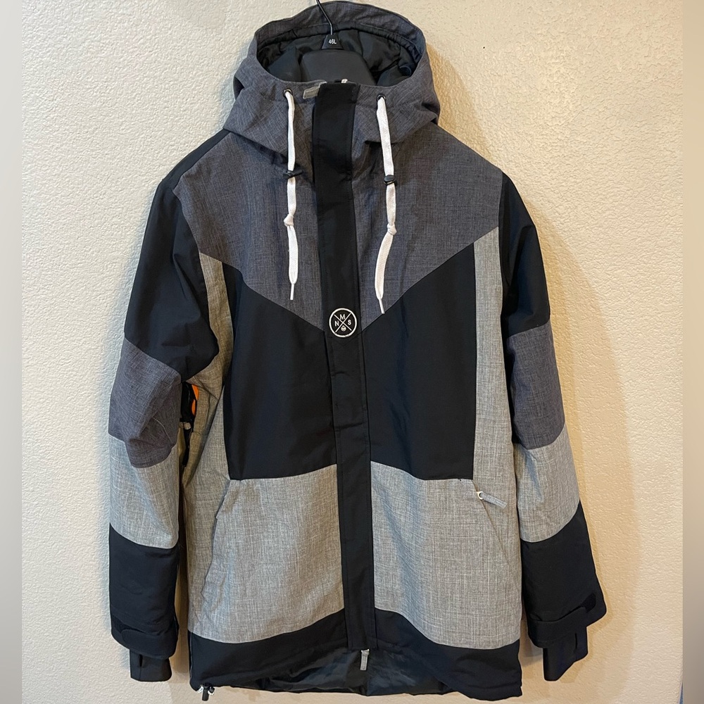 Nomis Snowboarding Coat. Mens medium